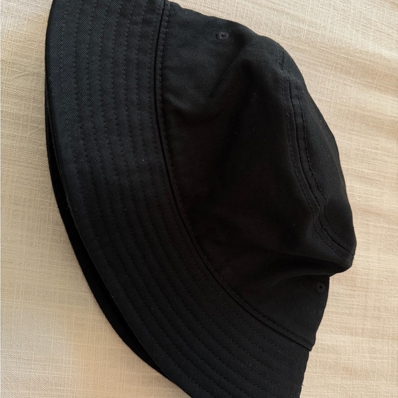 Levi's Black Batwing Logo Bucket Hat - Picture 5 of 6